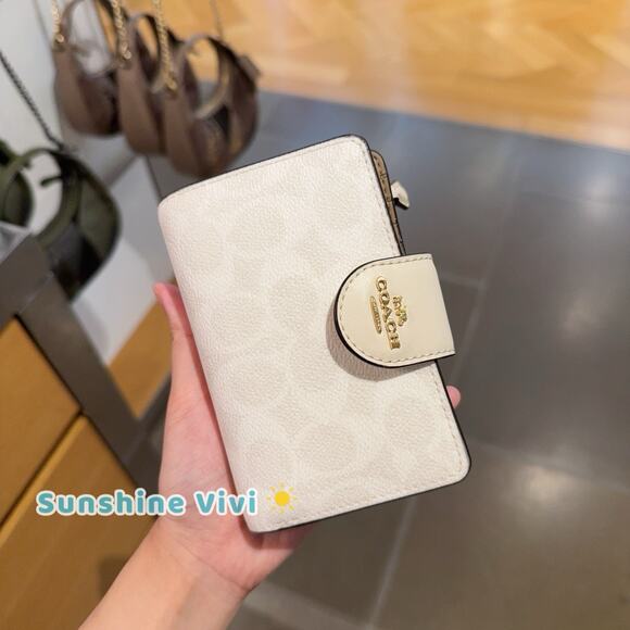 NWT Coach Medium Corner Zip Wallet In Signature Canvas CW786 IM/White/Chalk - Picture 1 of 5